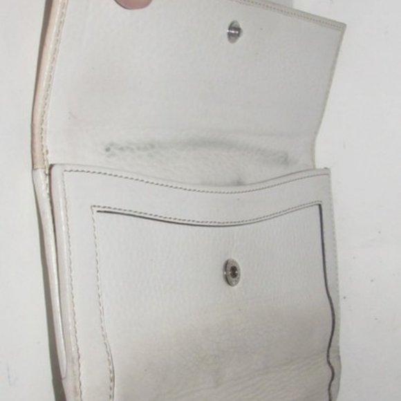 Gucci White Bi-fold Rectangular Gold G Clasp - Picture 3 of 12